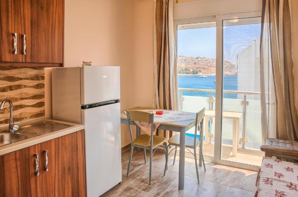 Despinas Seafront Apartments,Хараки Экстерьер фото